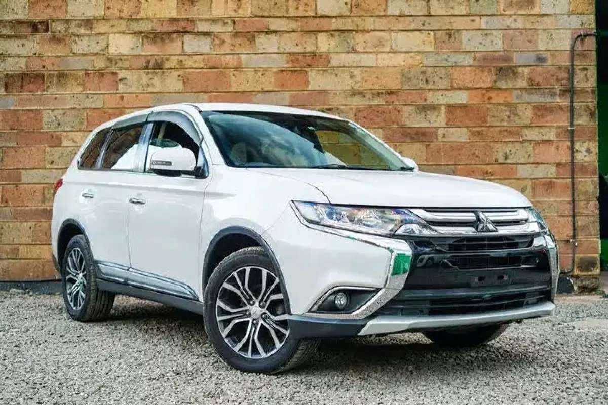 Mitsubishi OUTLANDER   - 2017