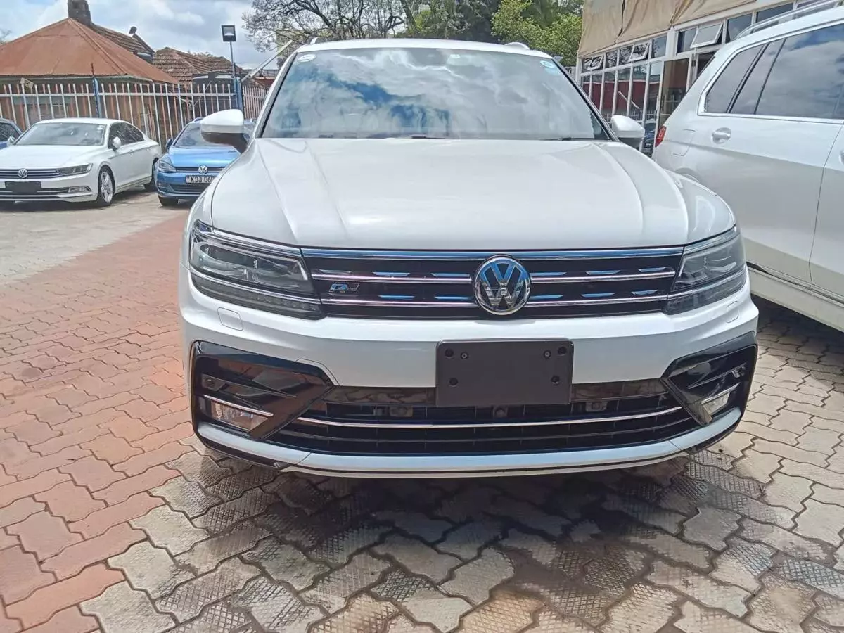 Volkswagen Tiguan   - 2017