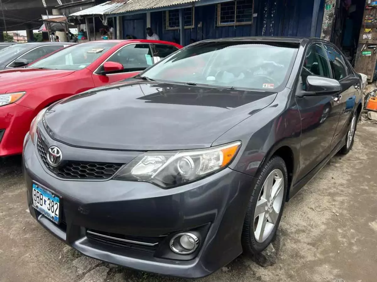 Toyota Camry   - 2012