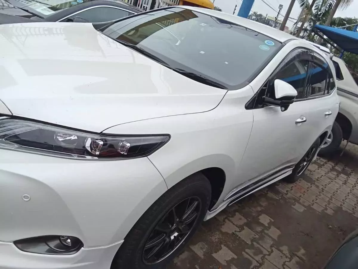 Toyota Harrier   - 2016