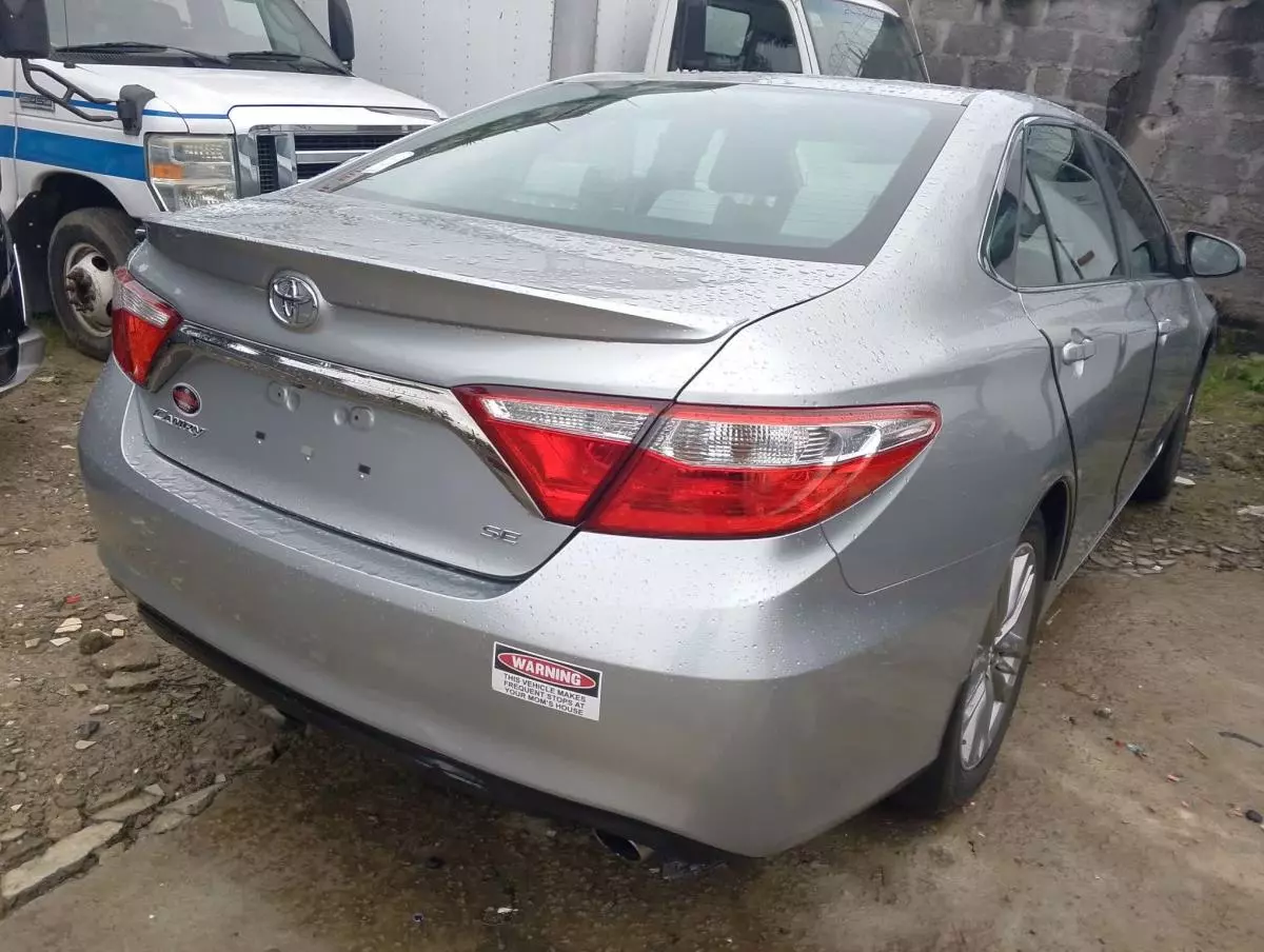 Toyota Camry   - 2016