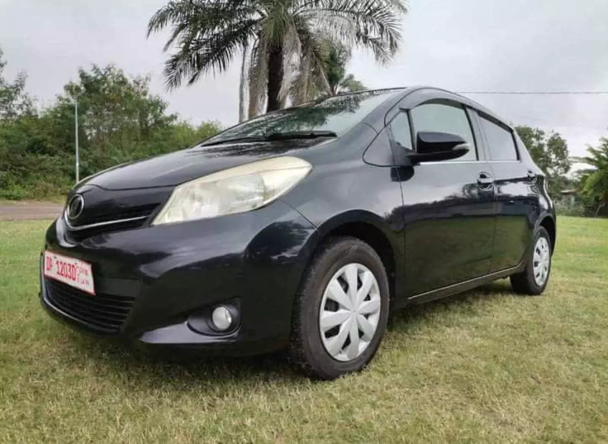 Toyota Vitz   - 2012