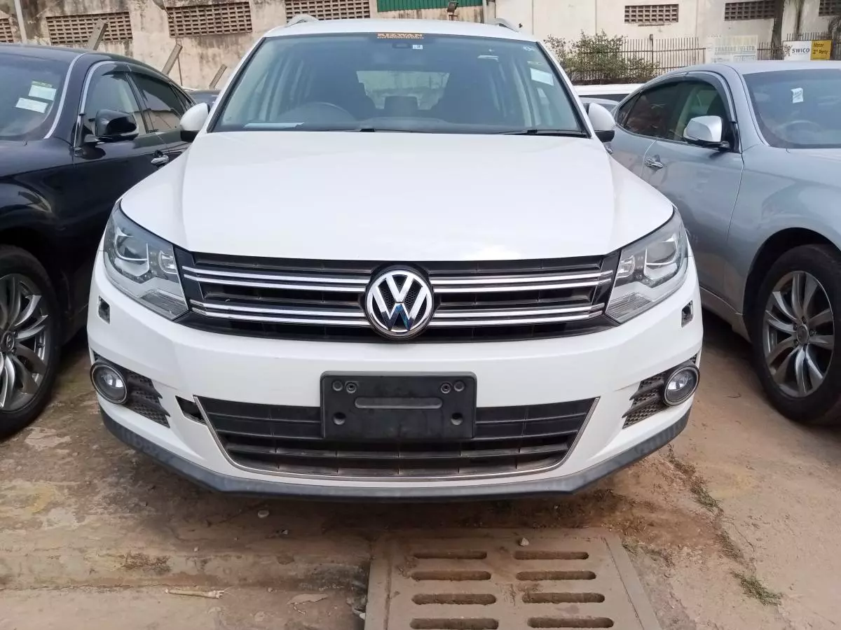 Volkswagen Tiguan   - 2014