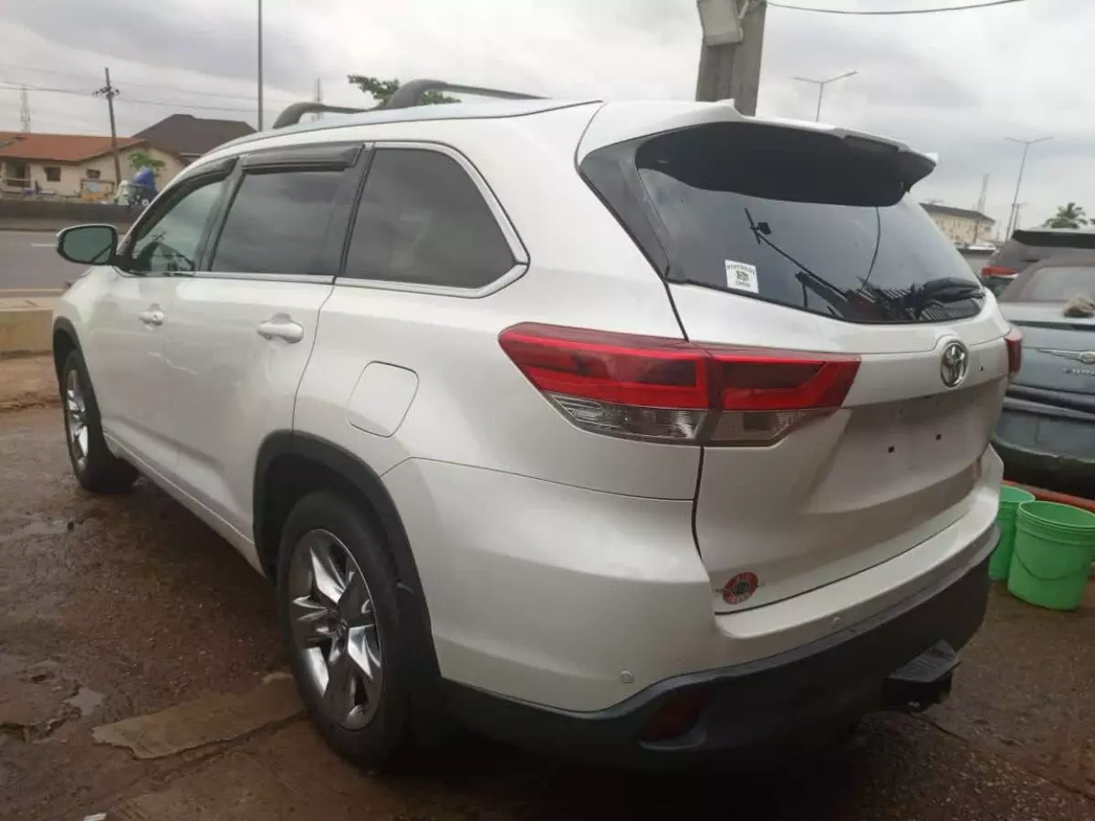 Toyota Highlander   - 2014