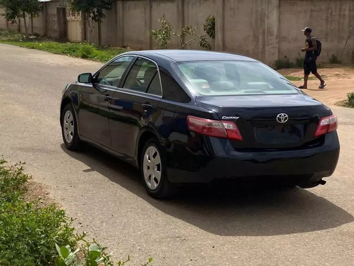 Toyota Camry - 2009