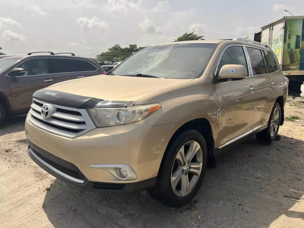 Toyota Highlander   - 2012