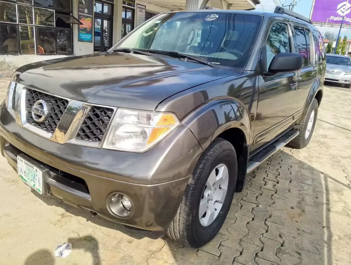 Nissan Pathfinder   - 2005