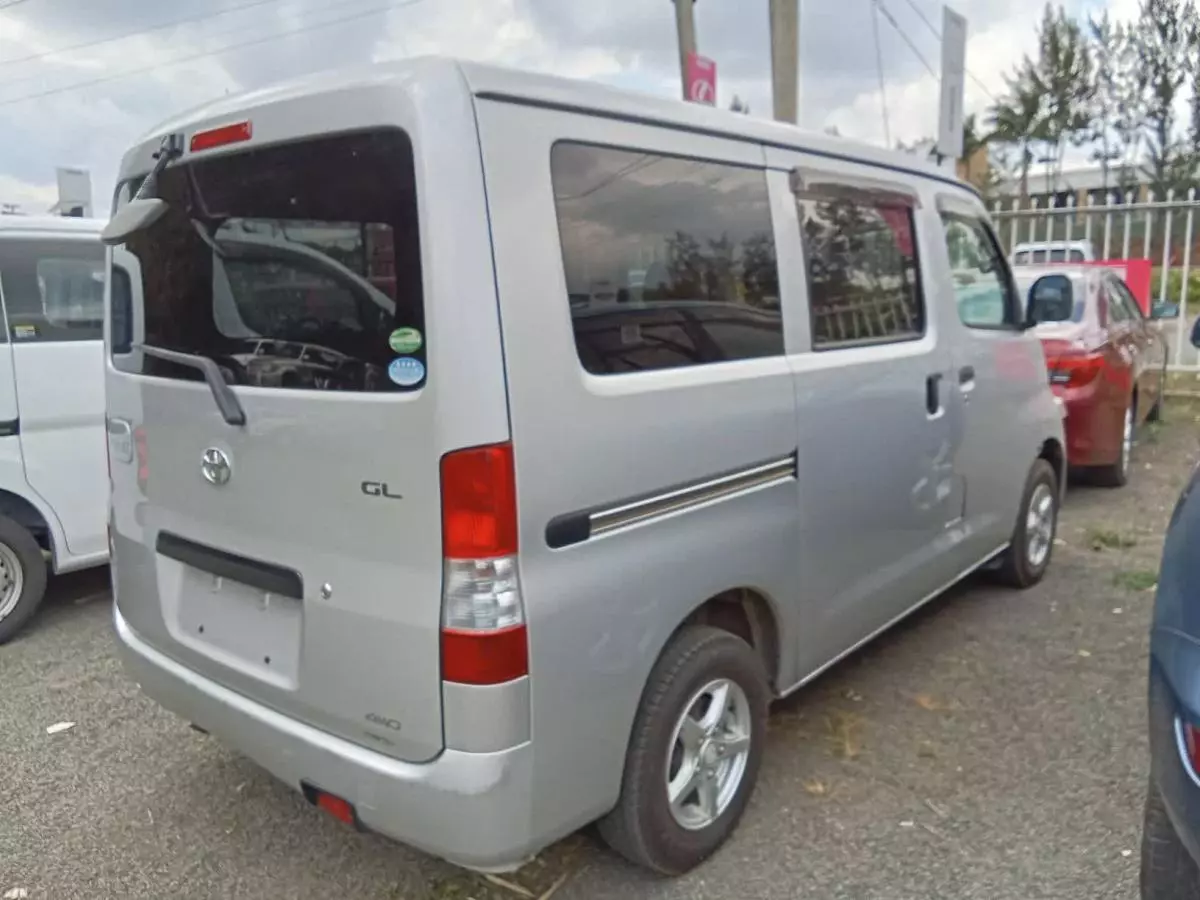 Toyota Town Ace   - 2016