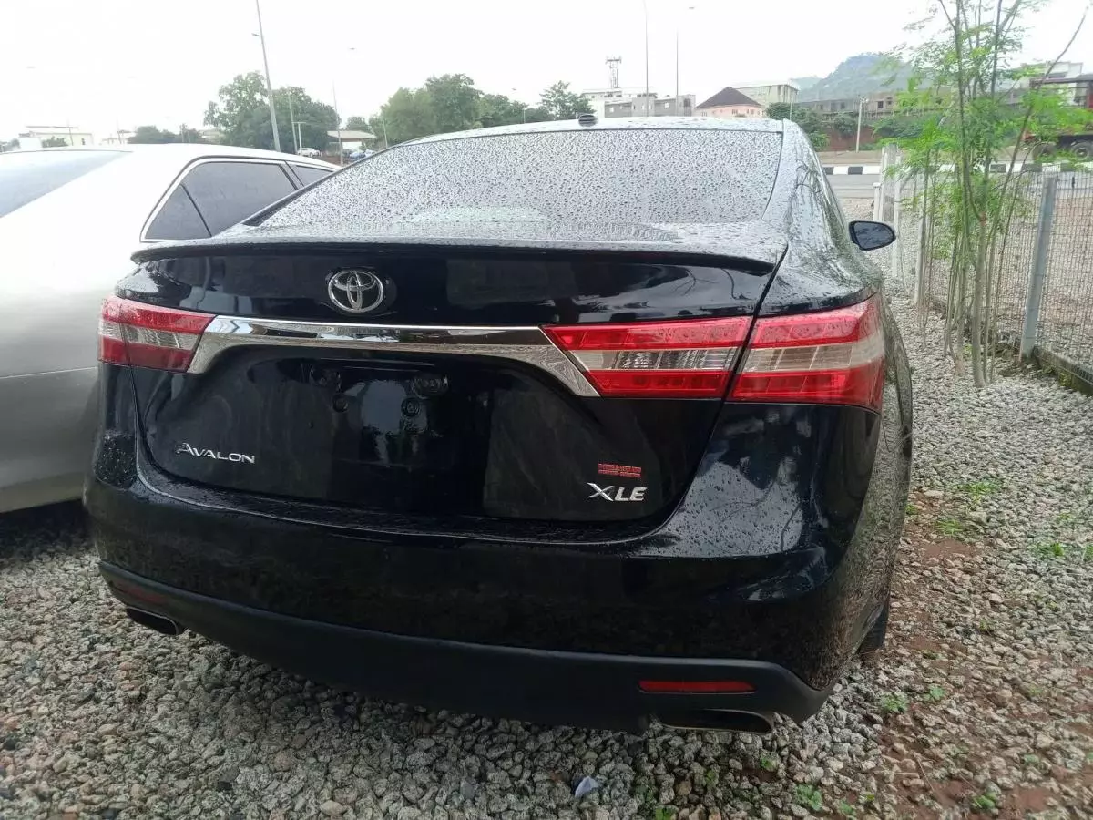 Toyota Avalon   - 2013