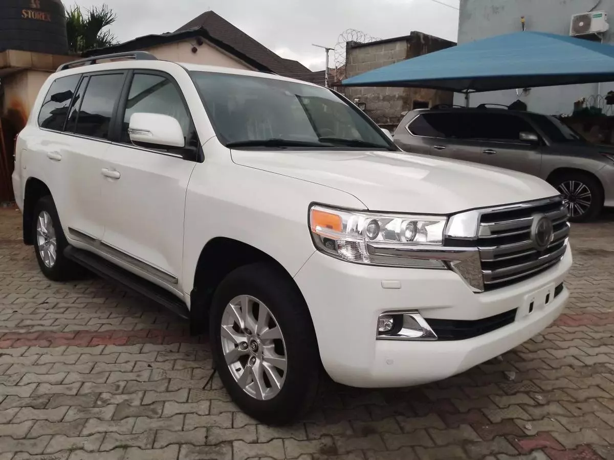 Toyota Land Cruiser V8   - 2016