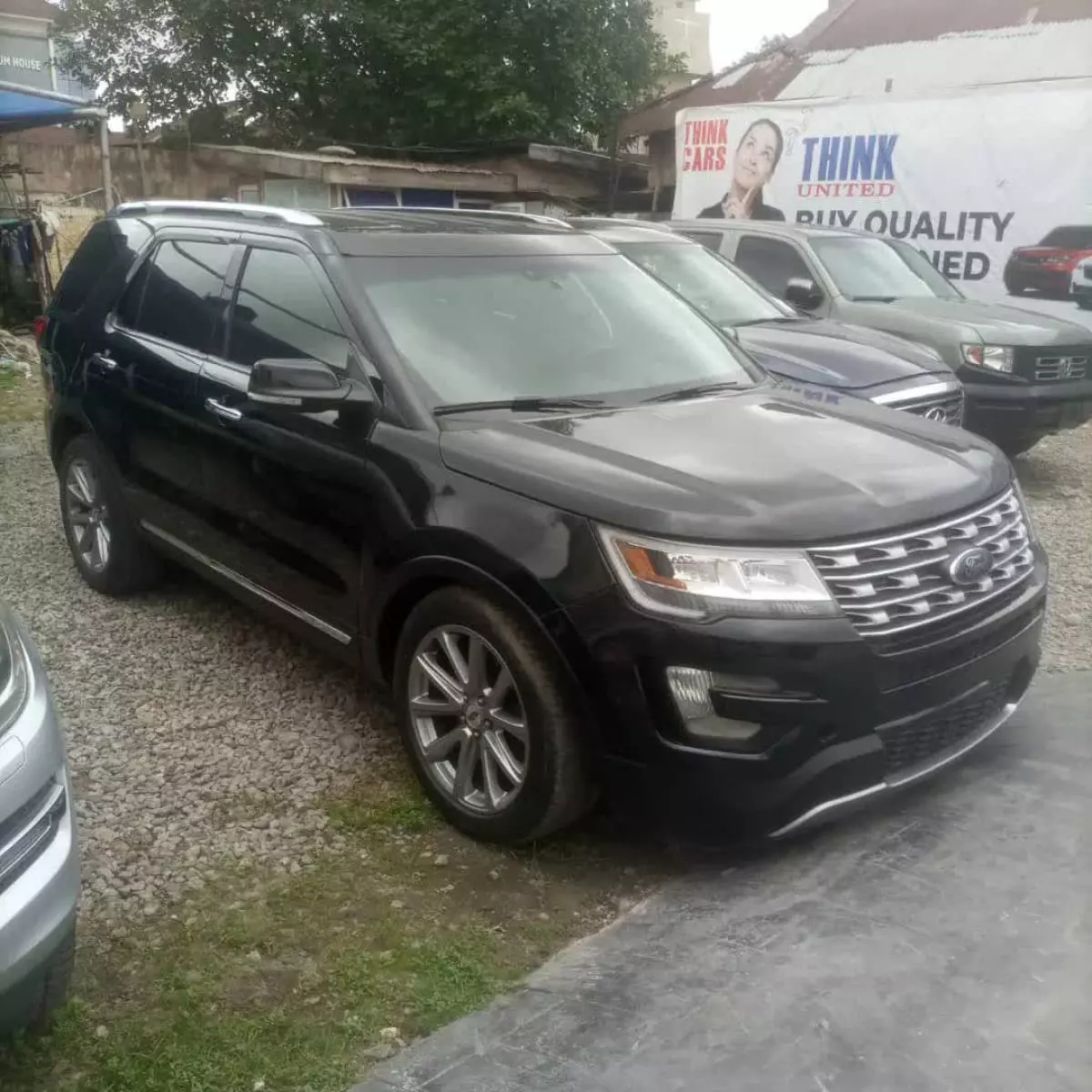 Ford Explorer   - 2016