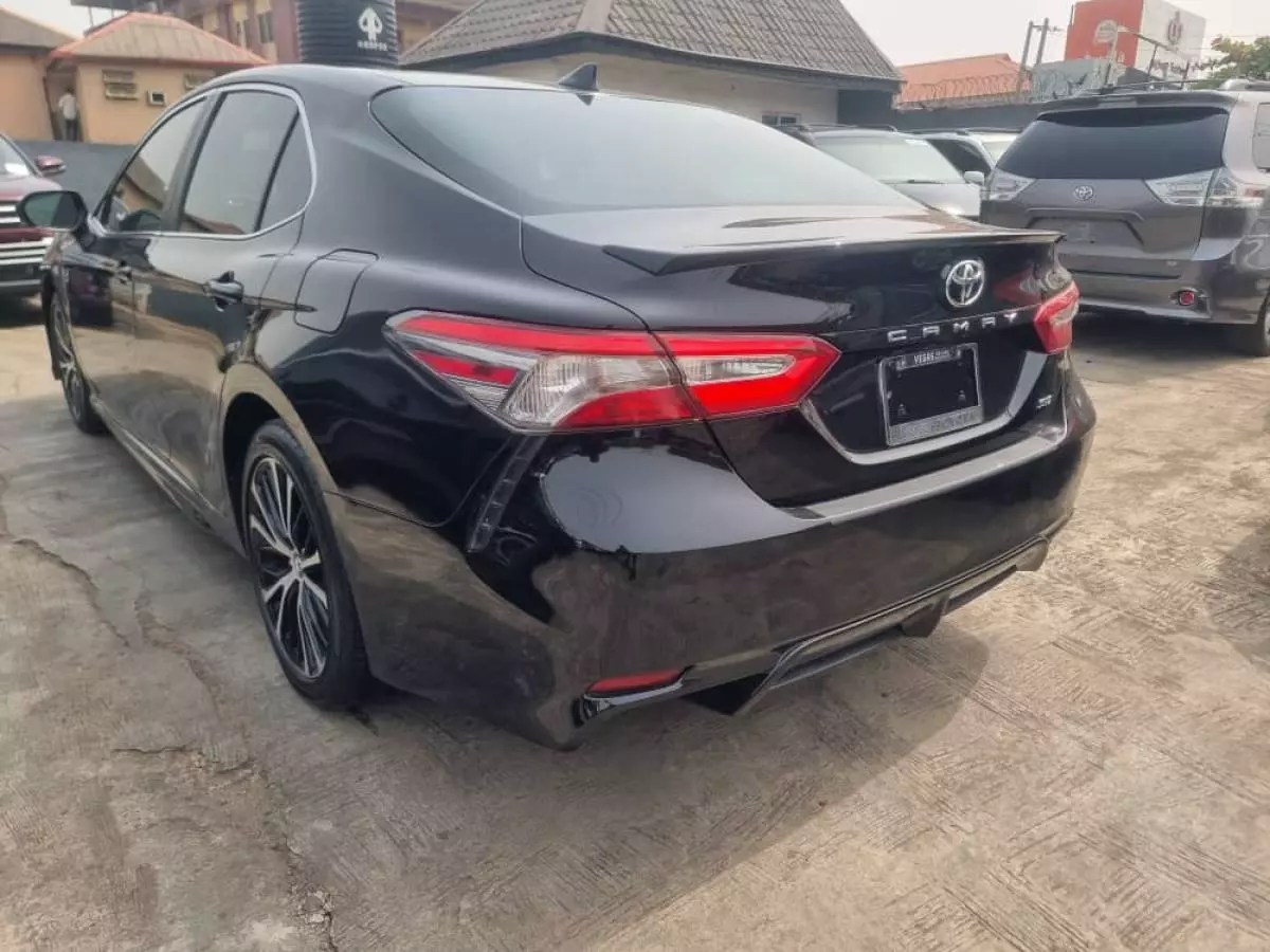 Toyota Camry   - 2019