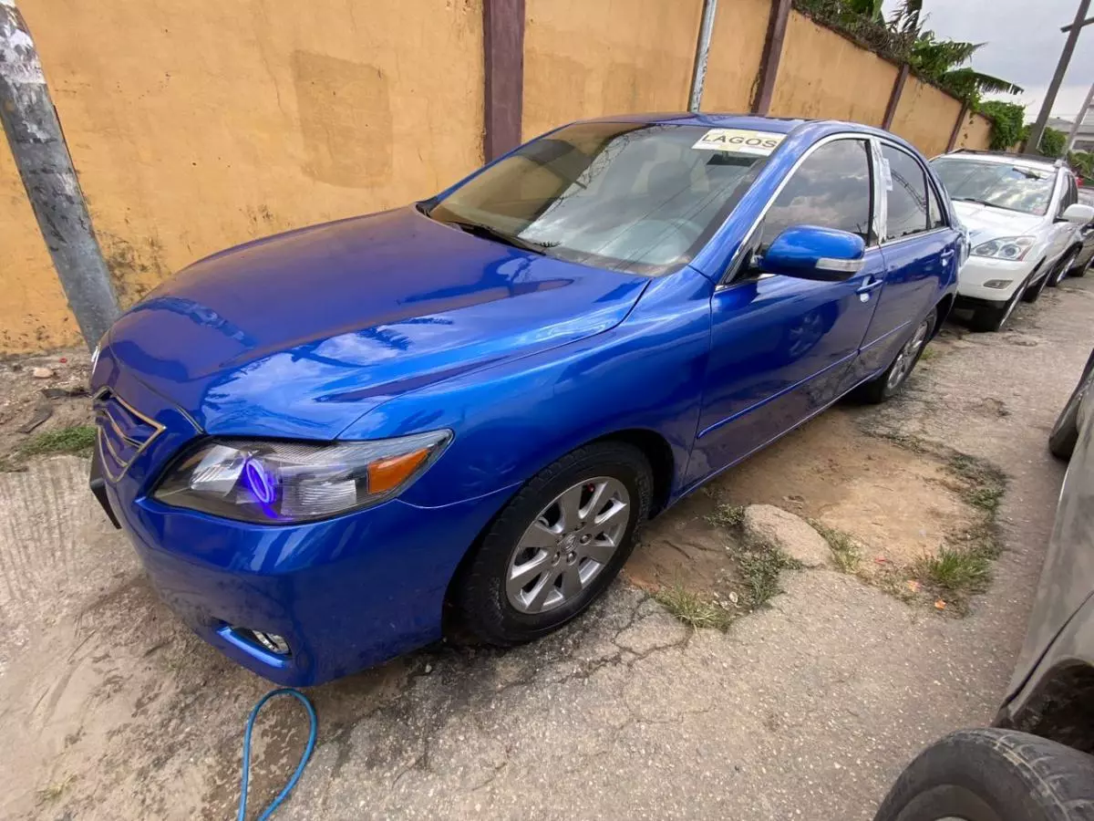 Toyota Camry   - 2009