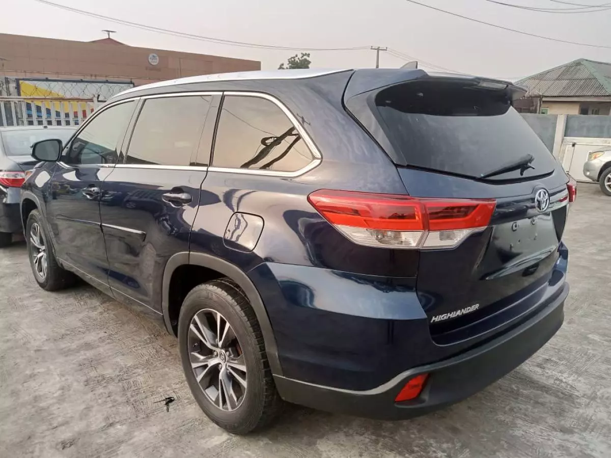 Toyota Highlander   - 2016