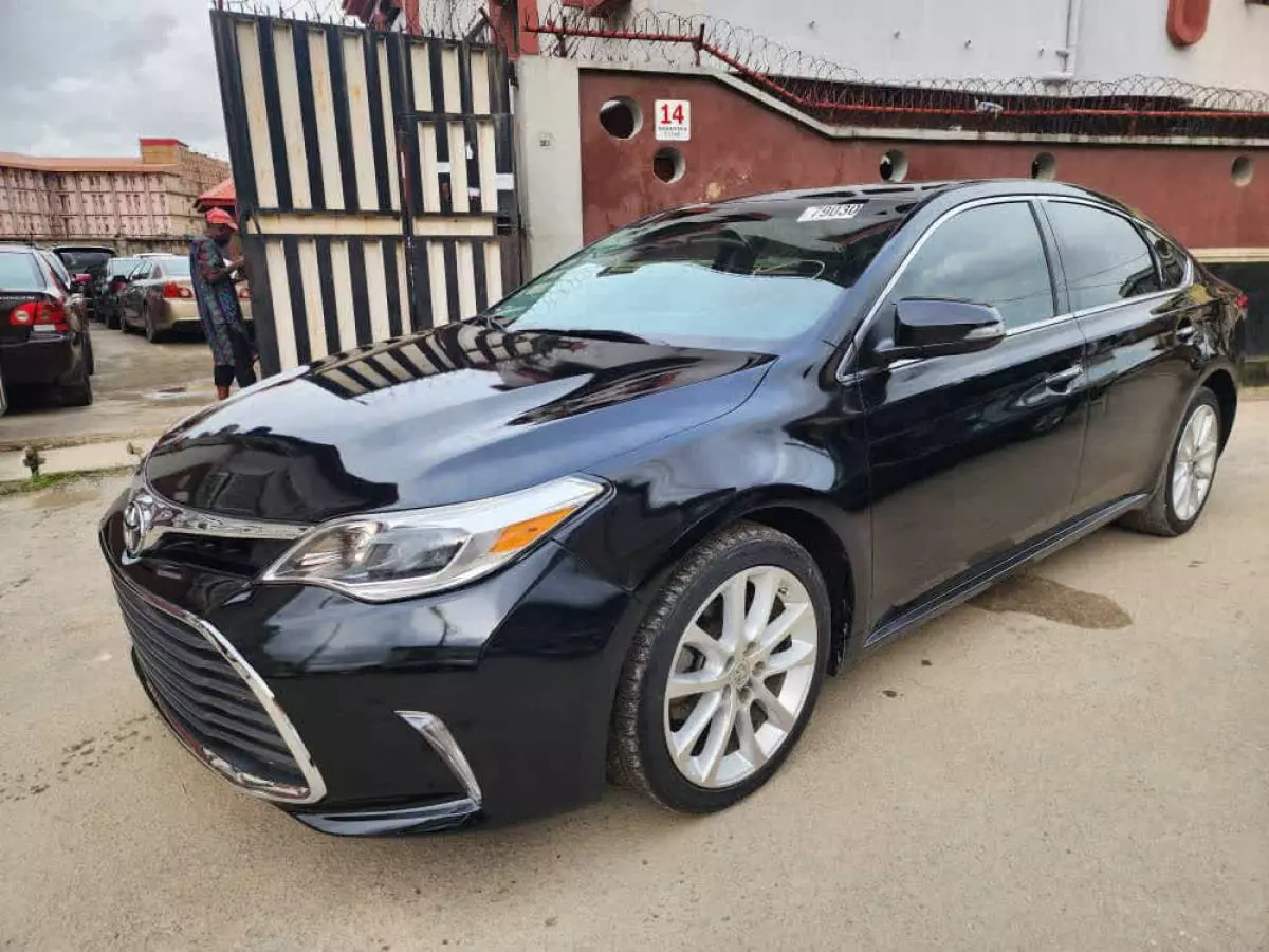 Toyota Avalon   - 2013