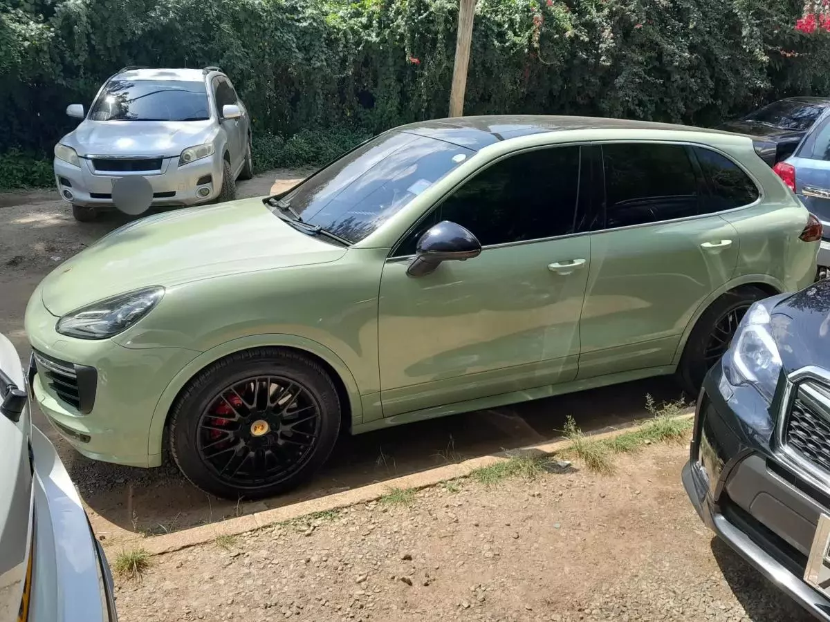 Porsche Cayenne - 2015