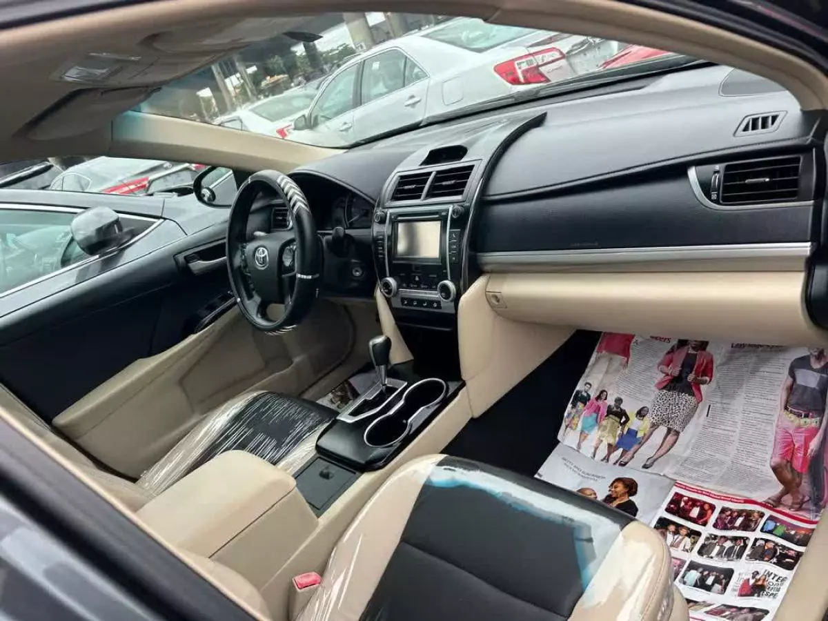 Toyota Camry   - 2013