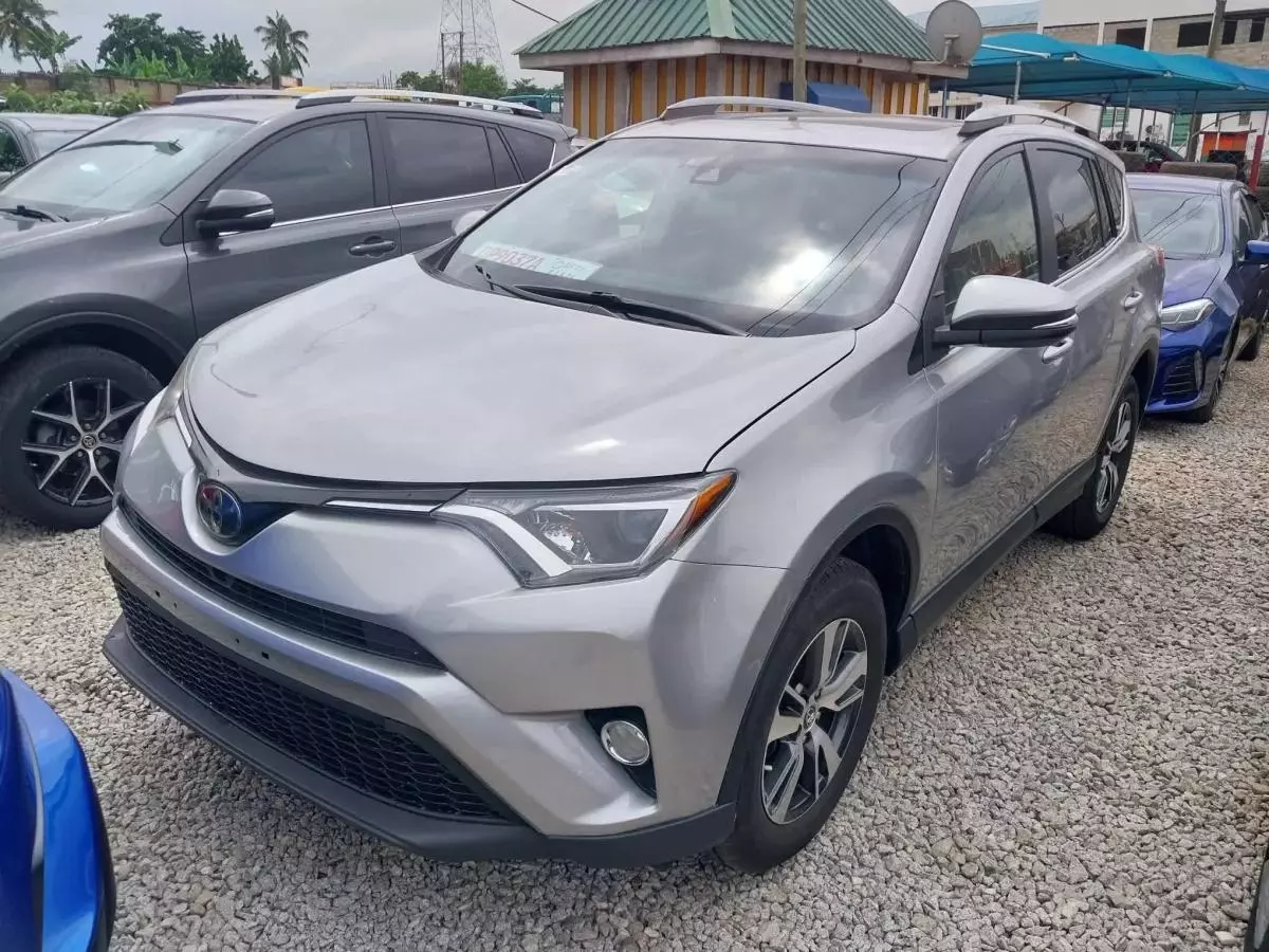 Toyota RAV 4   - 2018