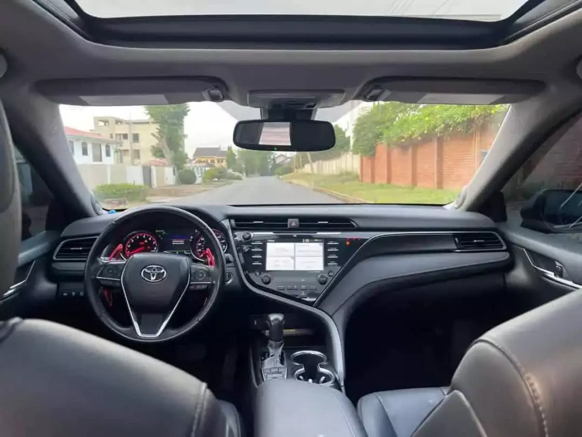 Toyota Camry - 2019