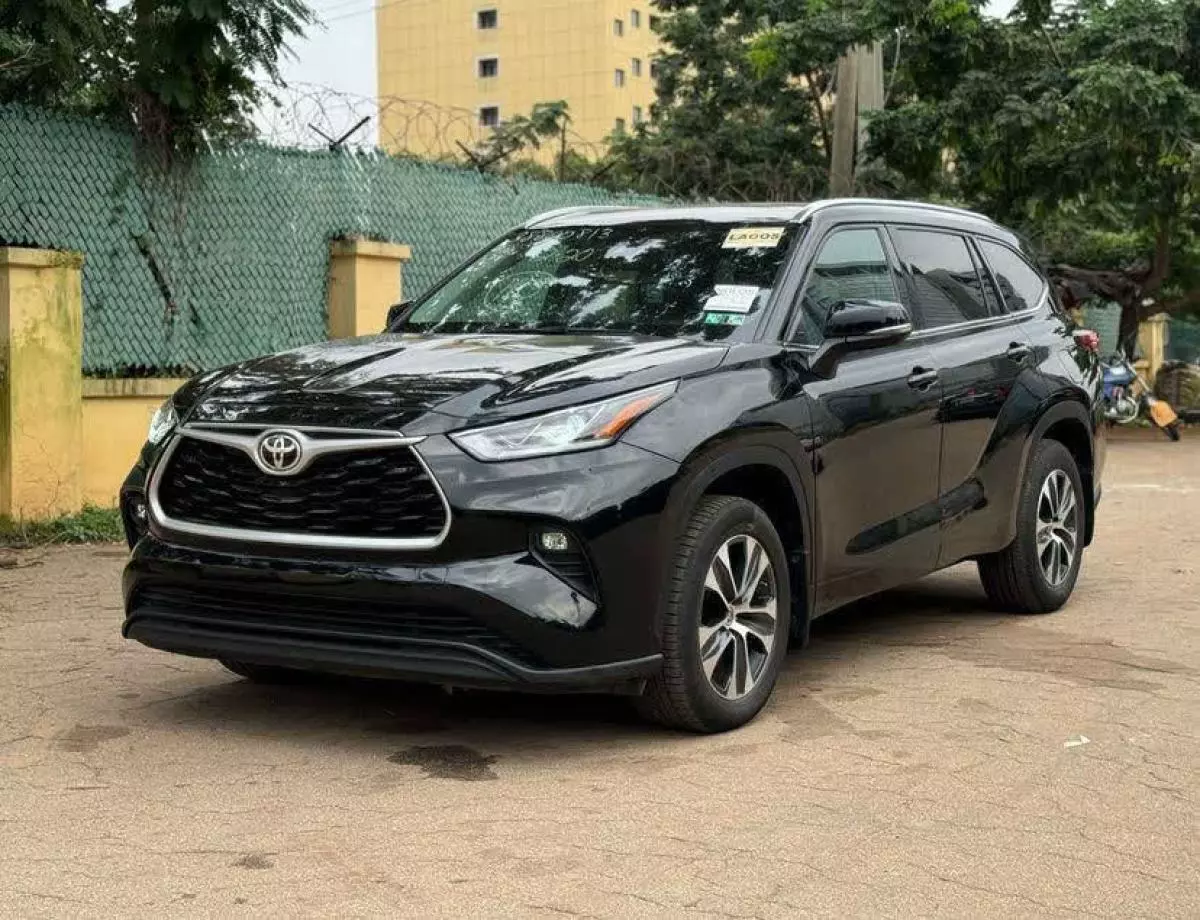 Toyota Highlander   - 2021