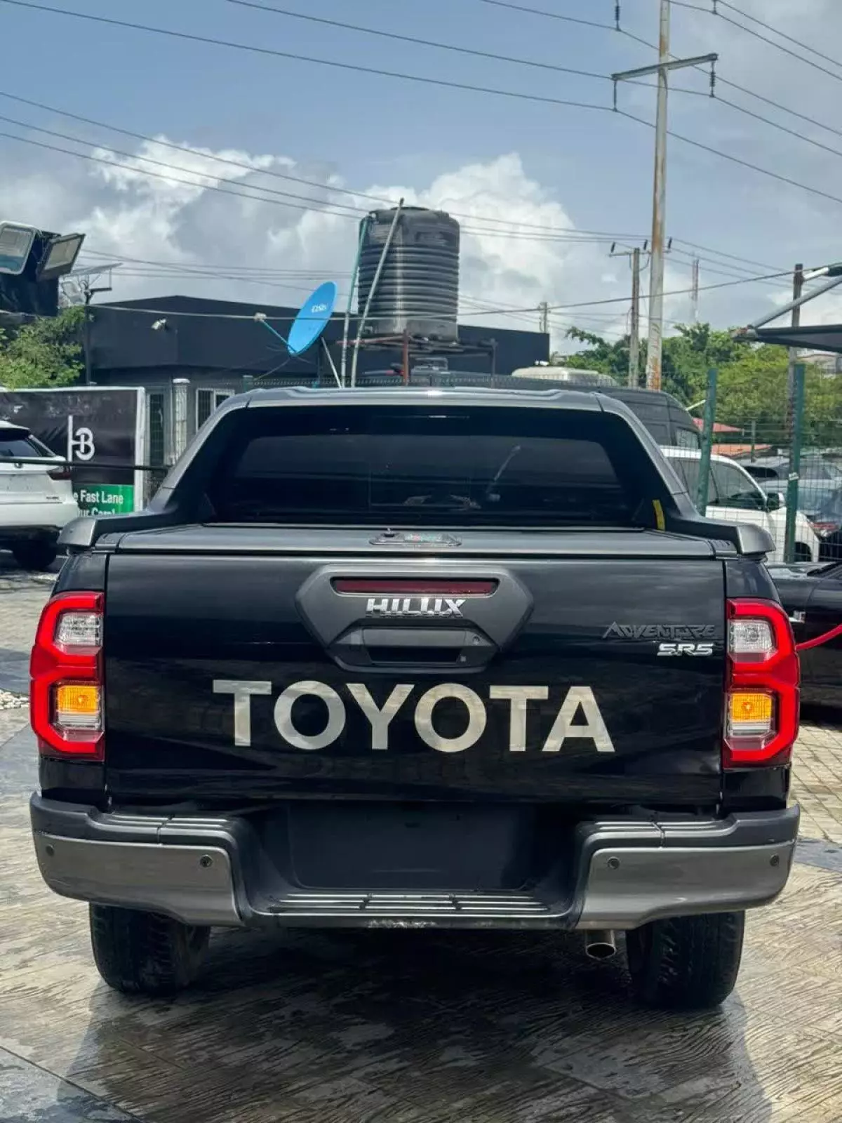 Toyota Hilux   - 2022