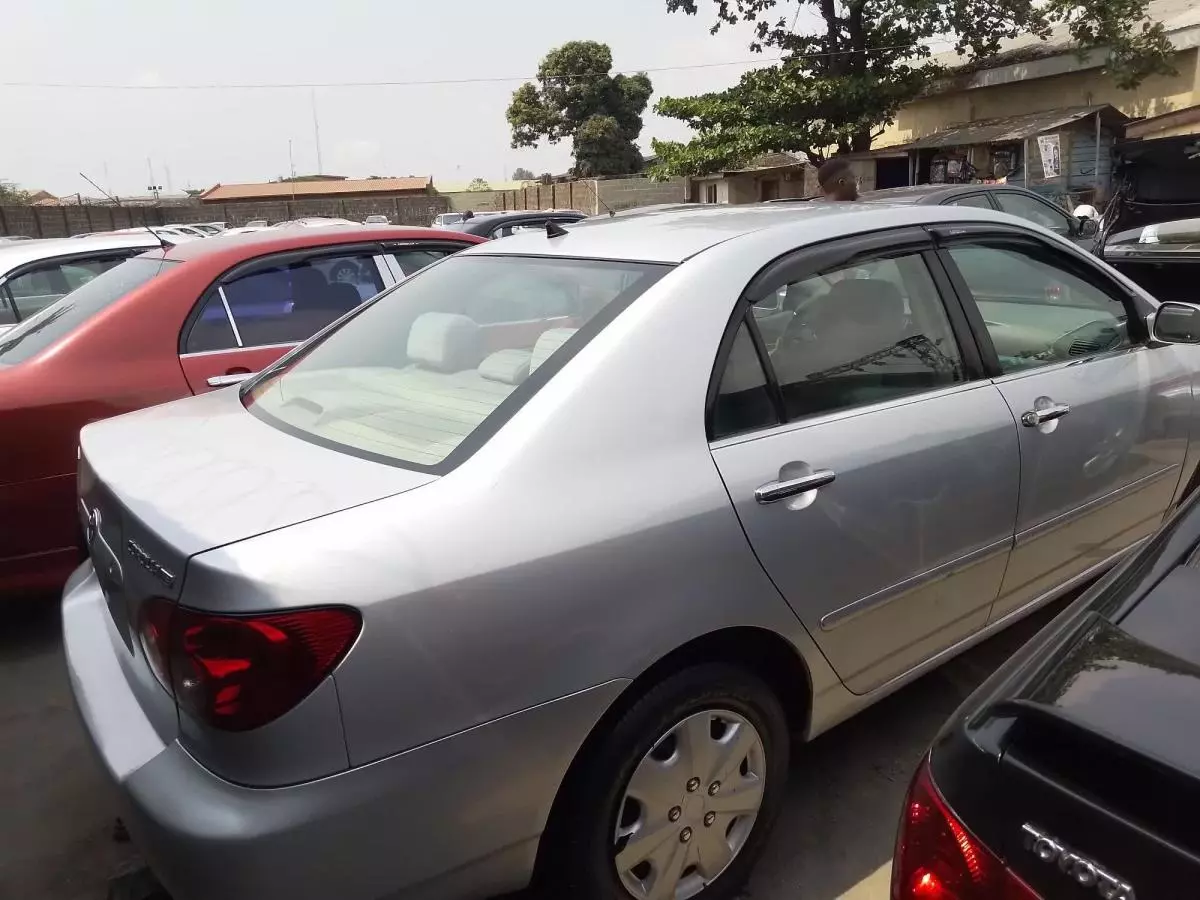 Toyota Corolla - 2005