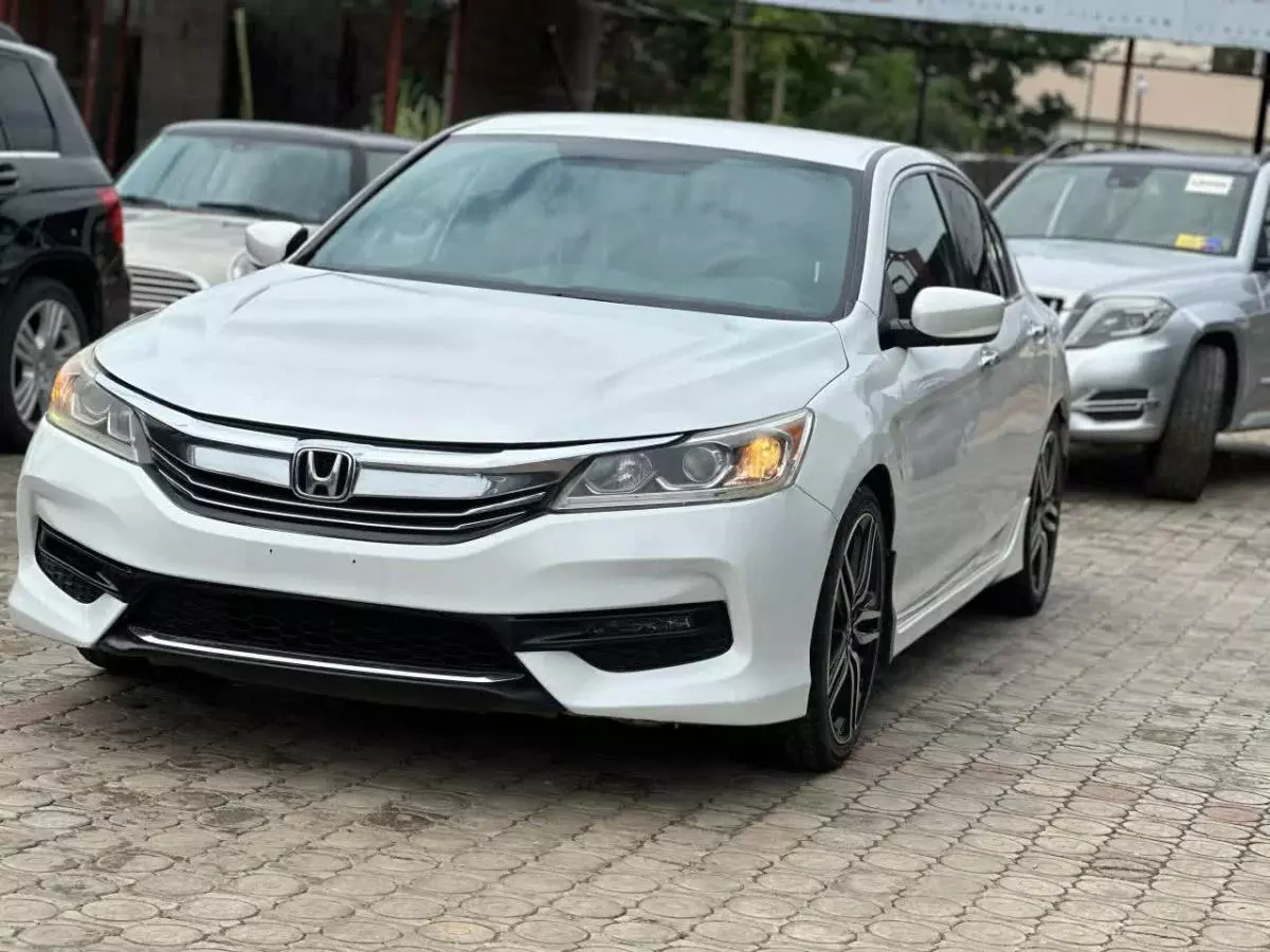 Honda Accord   - 2017