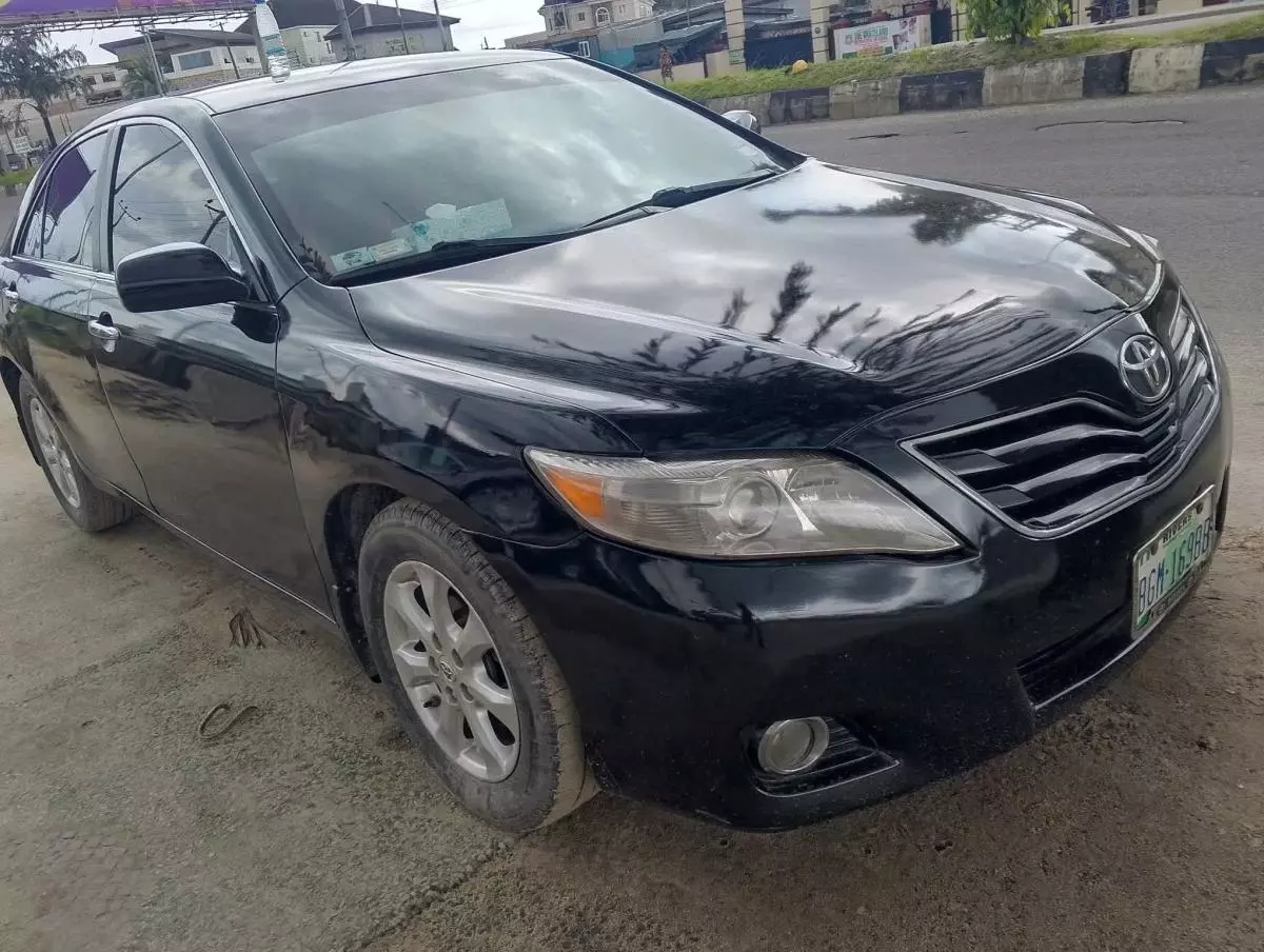 Toyota Camry   - 2010