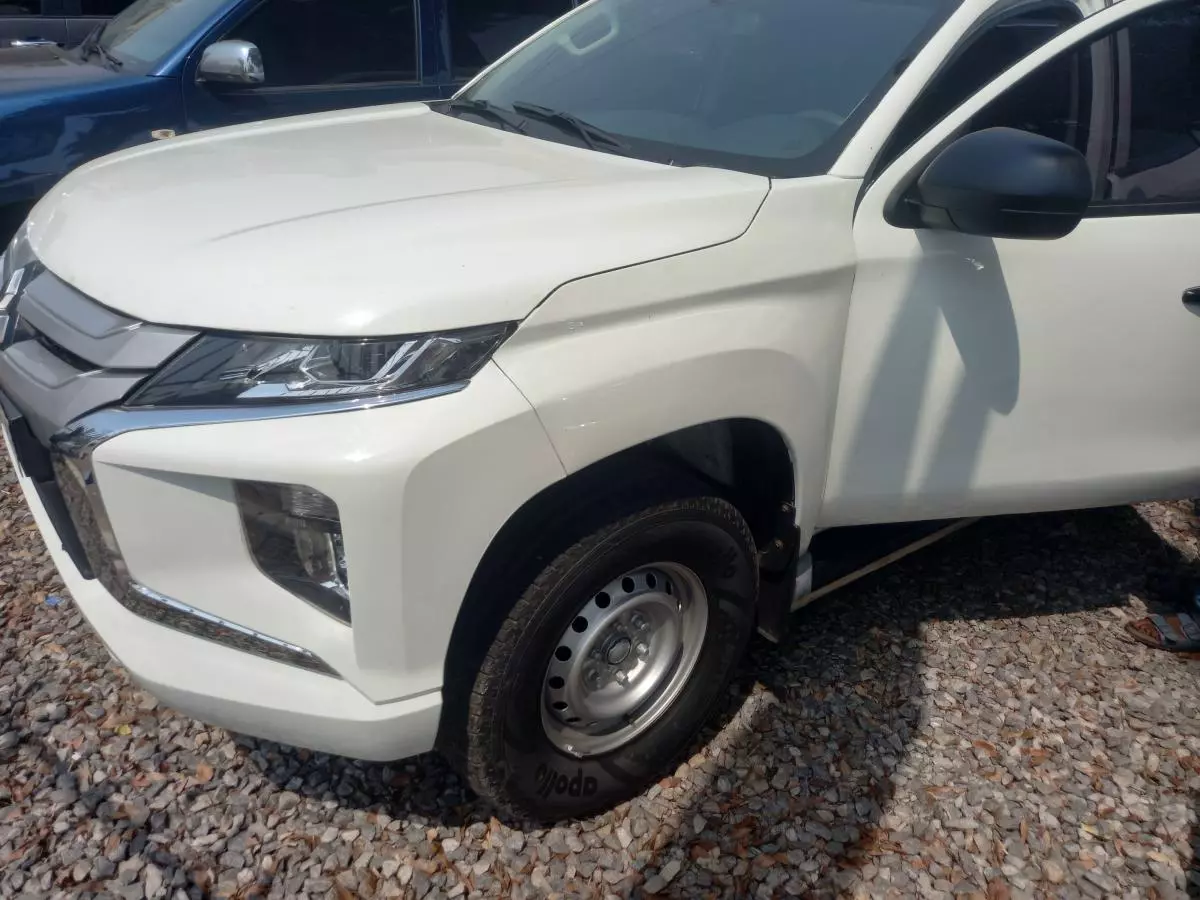 Mitsubishi L200   - 2021