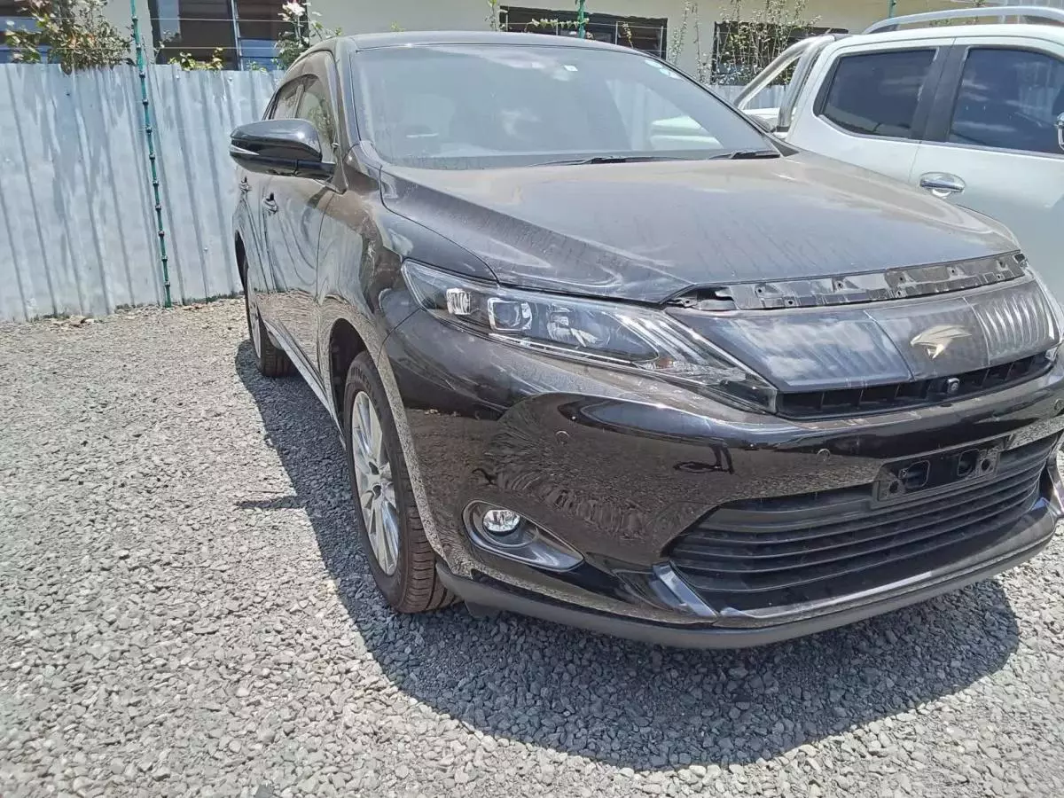 Toyota Harrier   - 2016