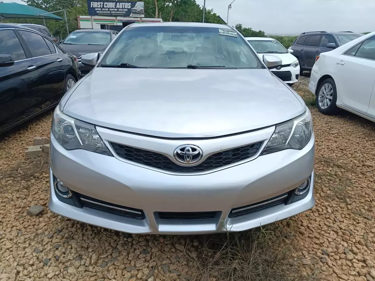 Toyota Camry   - 2012