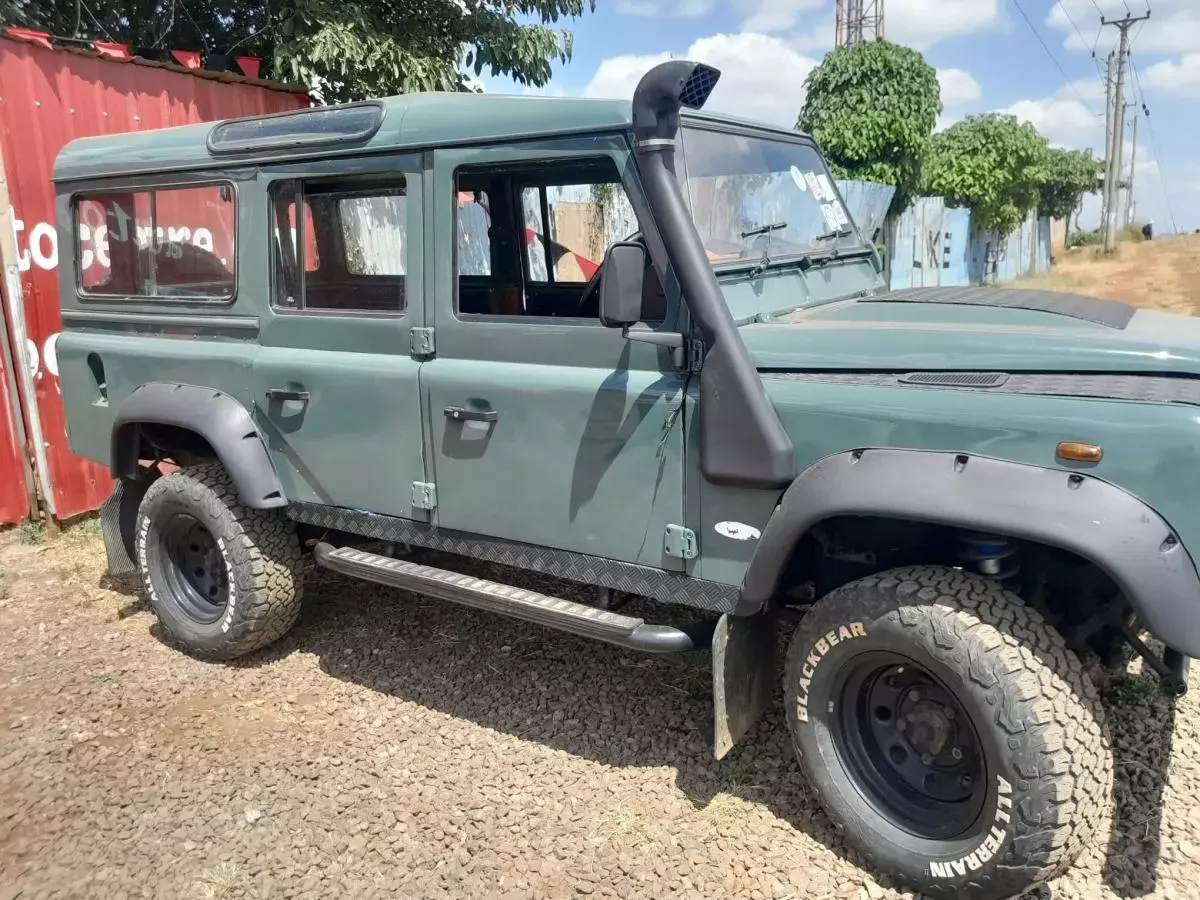 Land Rover Defender - 2012