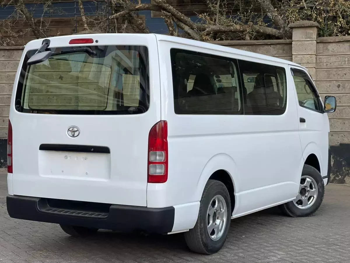 Toyota Hiace - 2015