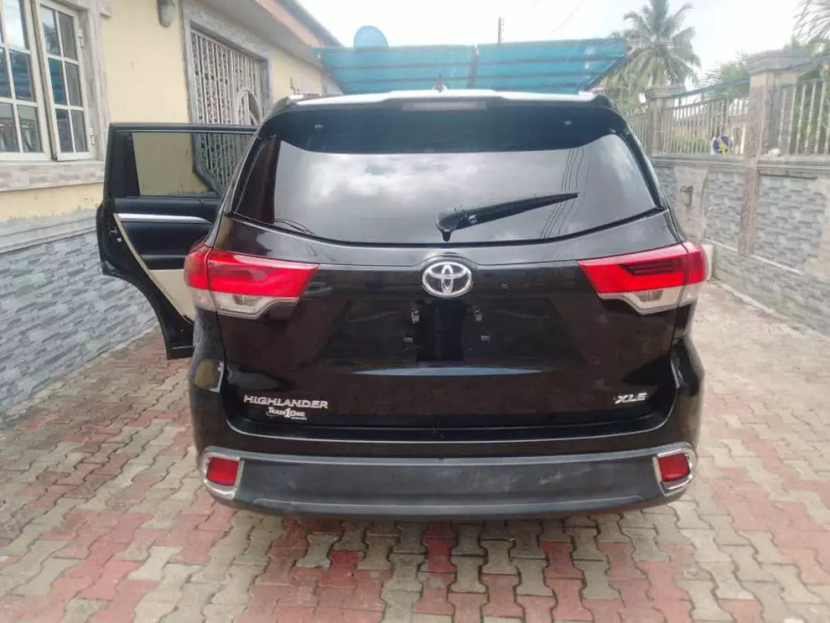 Toyota Highlander   - 2019