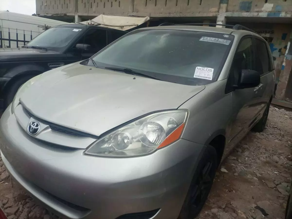 Toyota Sienna - 2006