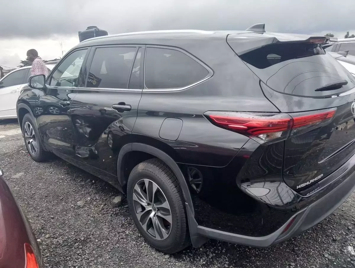 Toyota Highlander   - 2021