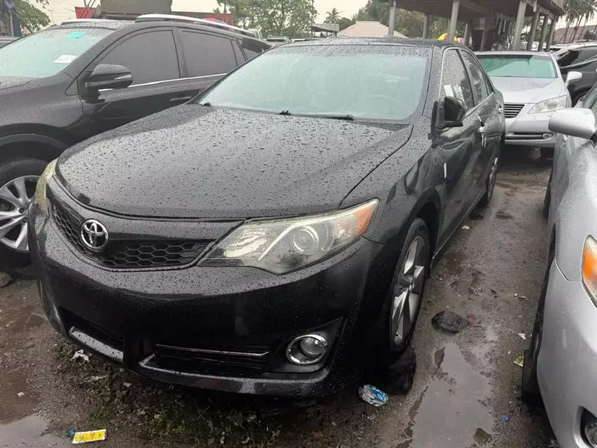 Toyota Camry   - 2012