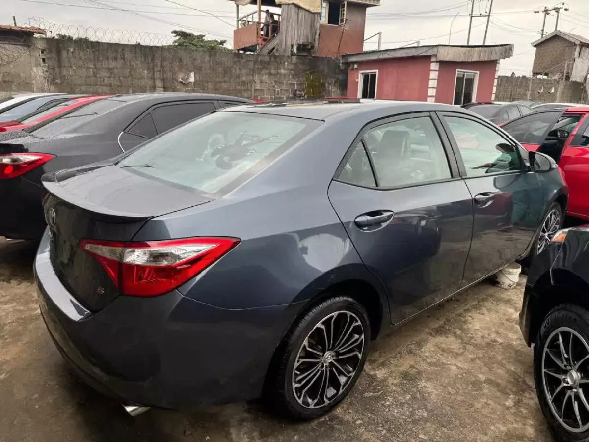 Toyota Corolla   - 2016