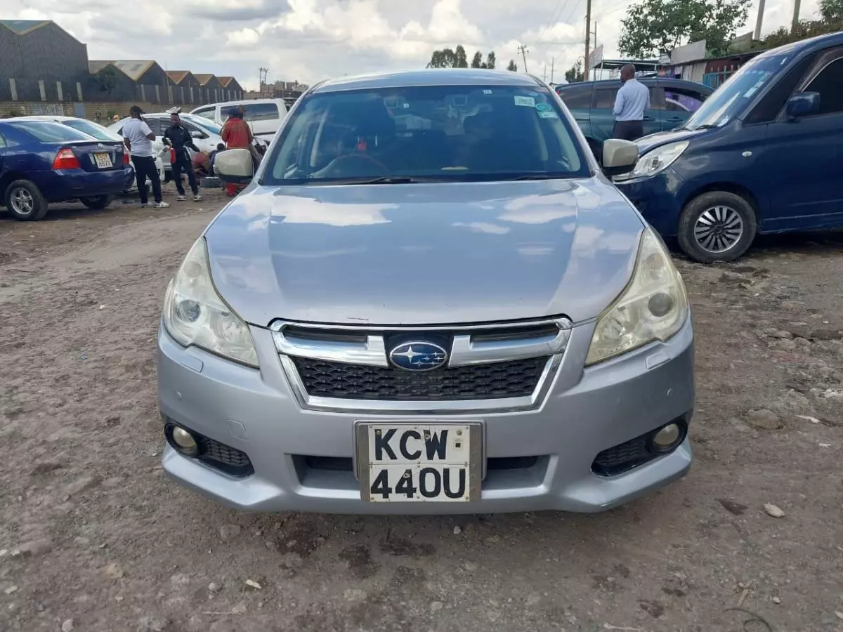 Subaru Legacy    - 2012