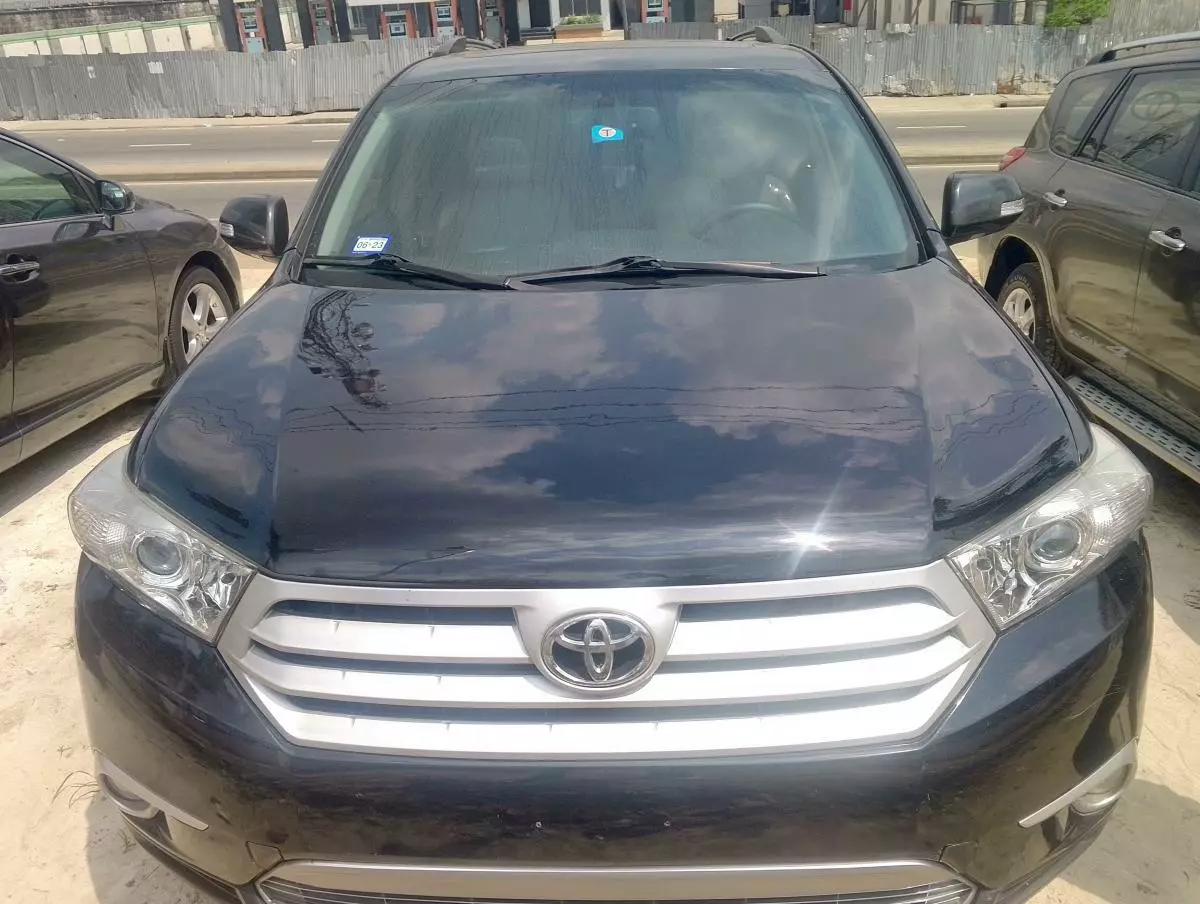 Toyota Highlander   - 2012