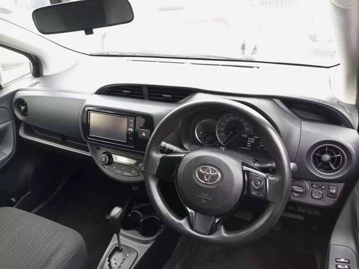 Toyota vitz hybrid - 2017