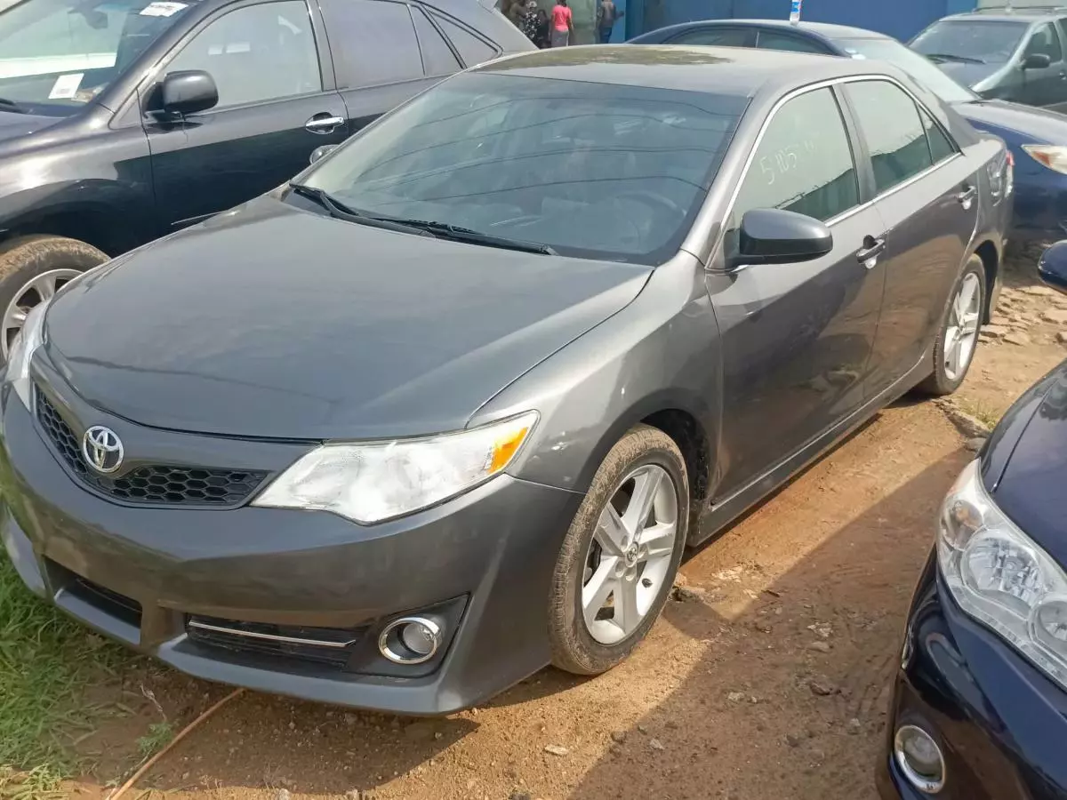 Toyota Camry   - 2014