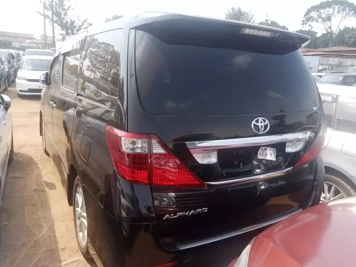 Toyota Alphard   - 2010