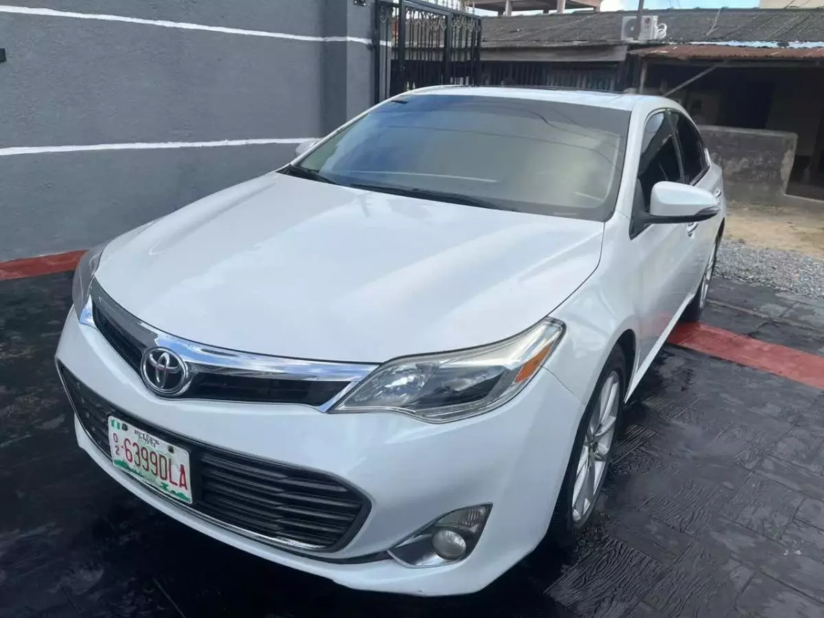 Toyota Avalon   - 2013