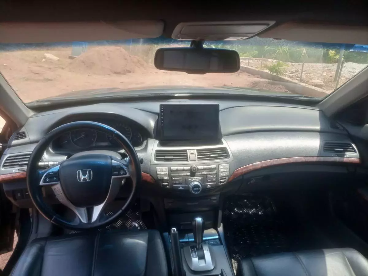 Honda Crosstour - 2010