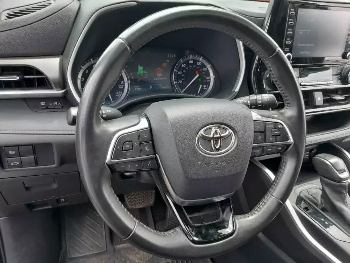 Toyota Highlander   - 2021