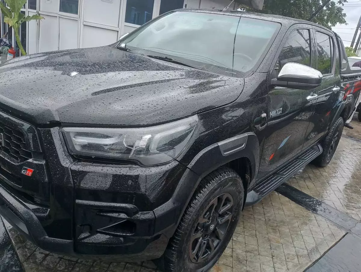 Toyota Hilux   - 2018