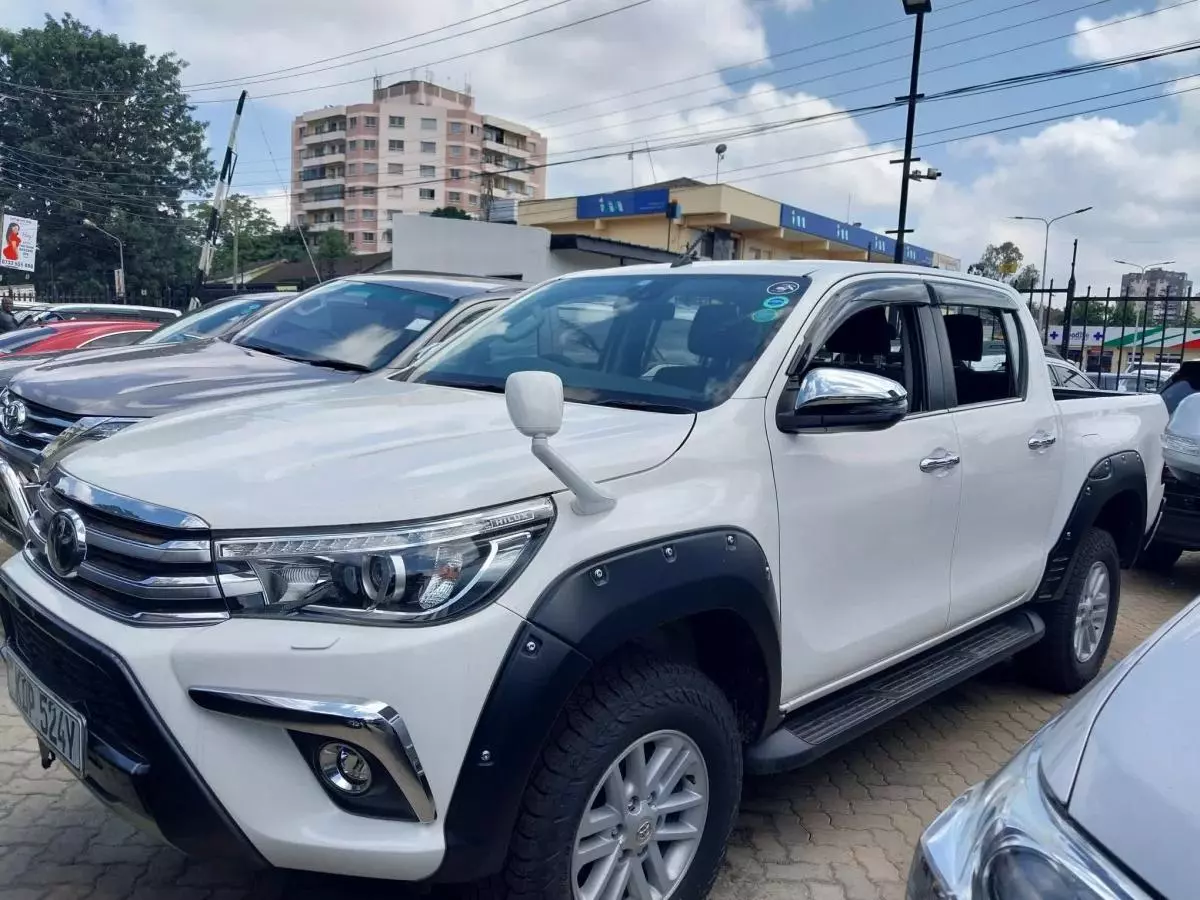 Toyota Hilux   - 2018