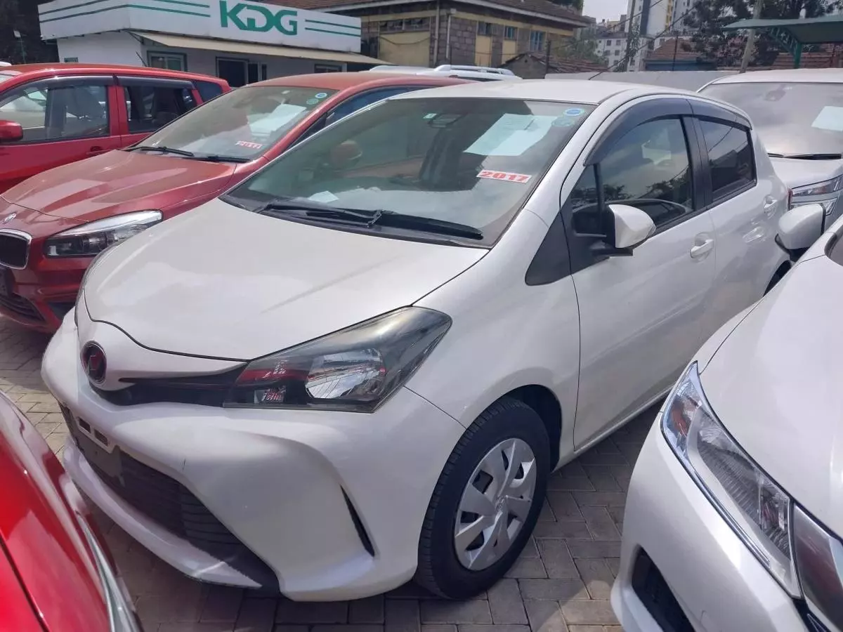 Toyota Vitz   - 2017