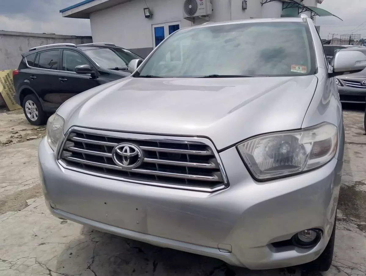 Toyota Highlander   - 2010